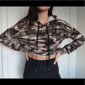 Cropped camp print hoodie